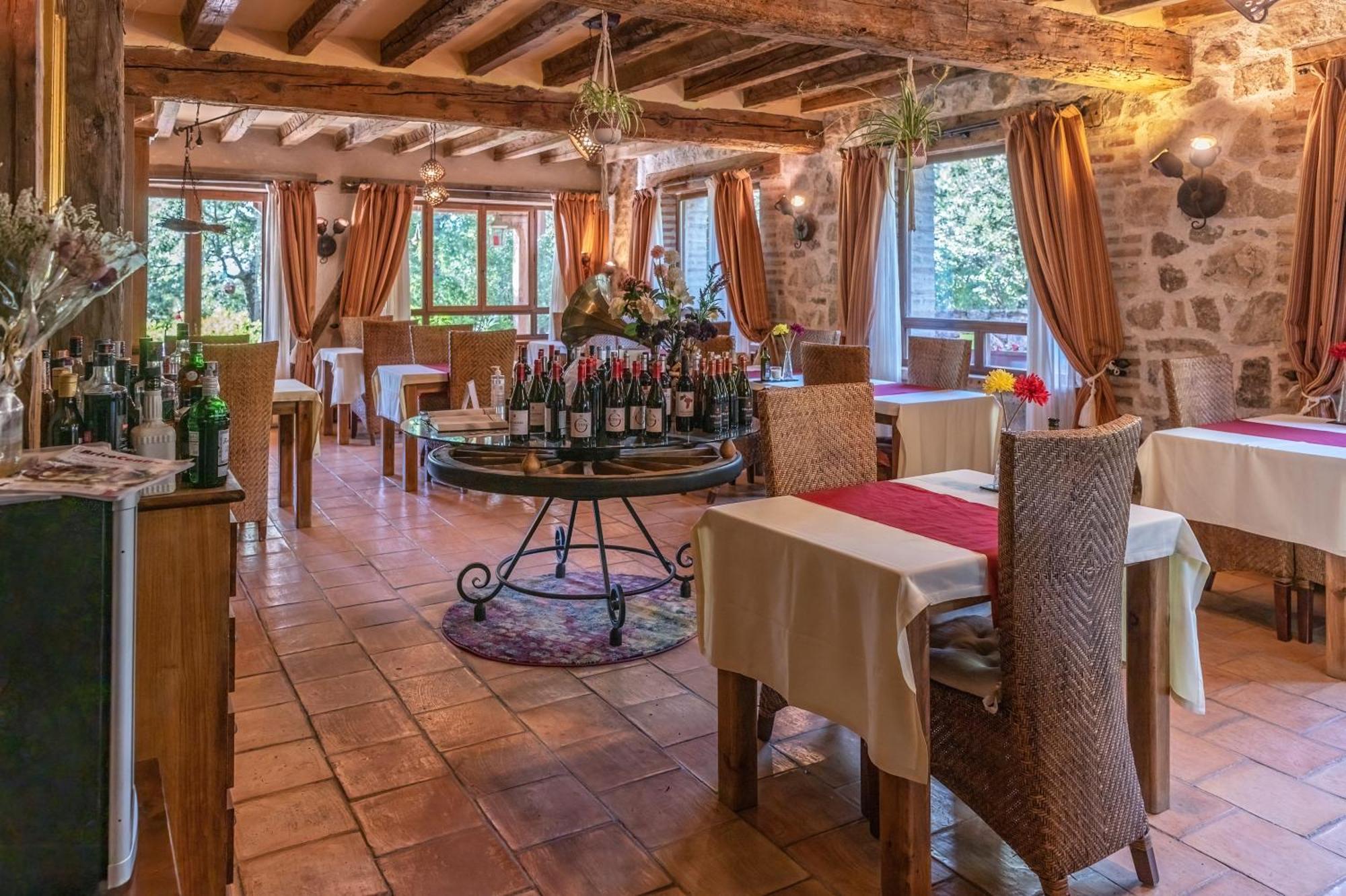 Posada Restaurante Fuenteplateada Collado Hermoso Bagian luar foto